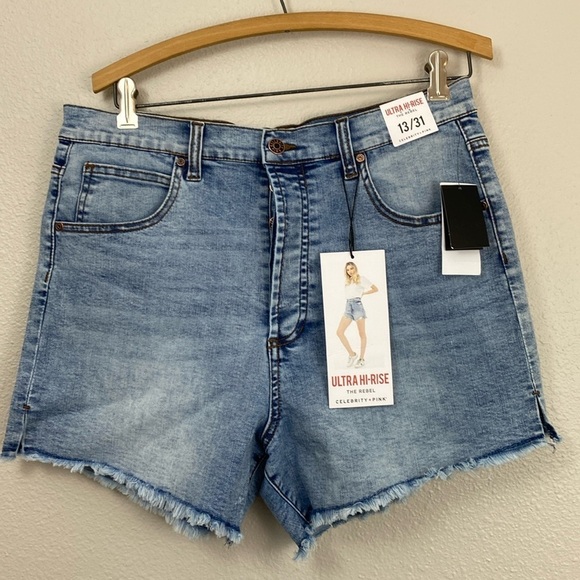 NWT Celebrity Pink Ultra hi-rise The Rebel Mom Shorts Size 13 - Picture 1 of 8